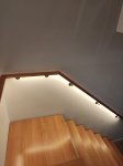 escalera-de-escalones-de-aya-con-pasamanos-iluminados-de-led-6