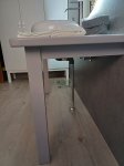 mueble-de-cuarto-bao-gris-con-lavabo-antiguo-y-espejo-sinforma-y-con-luces3