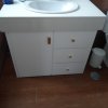 mueble-de-madera-lacado-blanco-cuarto-de-bao-