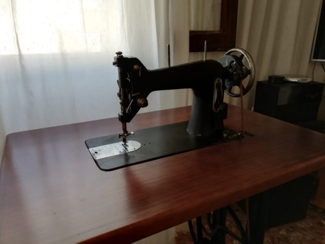 maquina-de-coser-mesa--